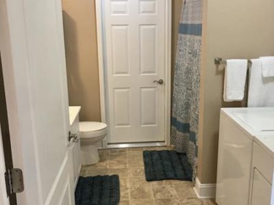 Pilot Mountain View Suite Bathroom