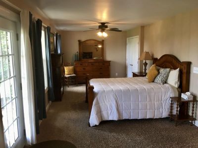 Pilot Mountain View Suite Bedroom